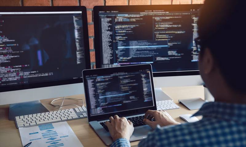 数据科学选型:R与Python如何赋能临湘市网站建设?